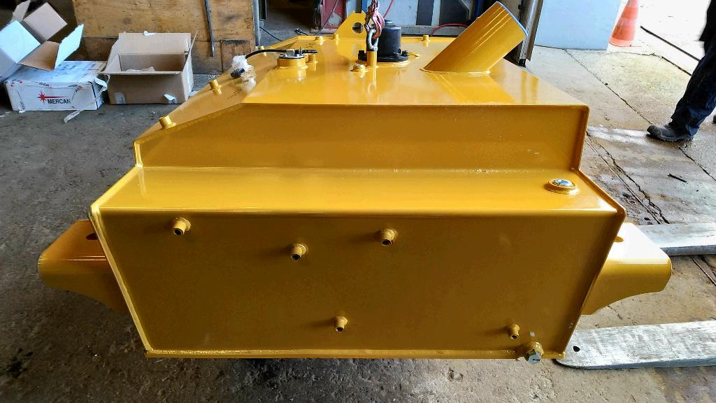 Caterpillar 4362390 - Fuel tank for Construction machinery: picture 4 Caterpillar 4362390 - Fuel tank for Construction machinery: picture 4