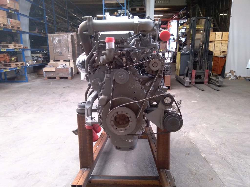 Hitachi 4644223 - Engine for Construction machinery: picture 2 Hitachi 4644223 - Engine for Construction machinery: picture 2