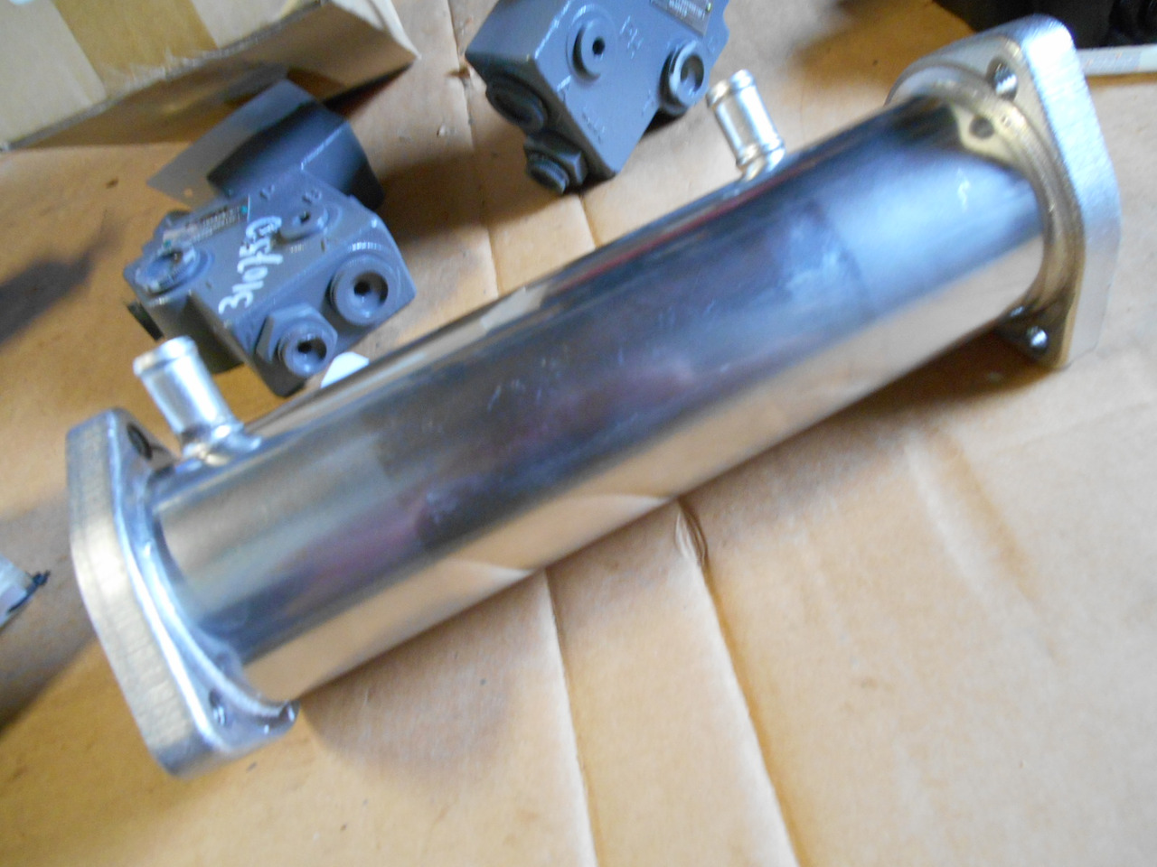 Hitachi 8980281121 - 8982127150 - EGR cooler for Agricultural machinery: picture 5 Hitachi 8980281121 - 8982127150 - EGR cooler for Agricultural machinery: picture 5