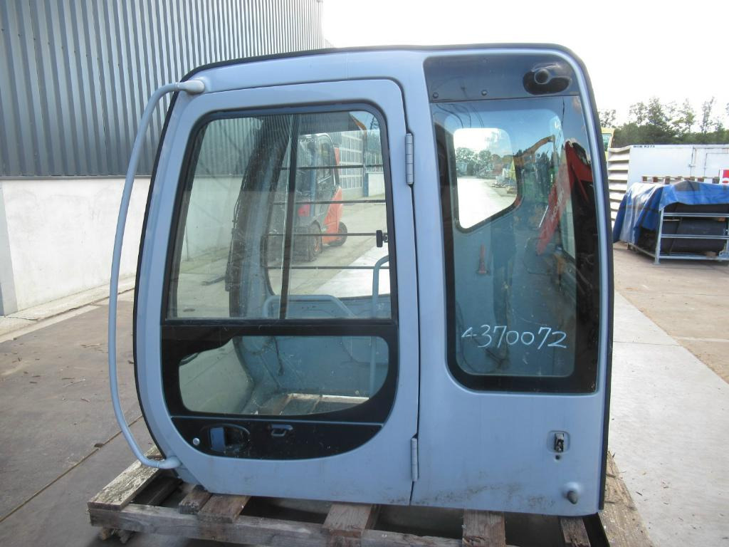 Hitachi EX-5 - 4383439 - Cab for Construction machinery: picture 3 Hitachi EX-5 - 4383439 - Cab for Construction machinery: picture 3