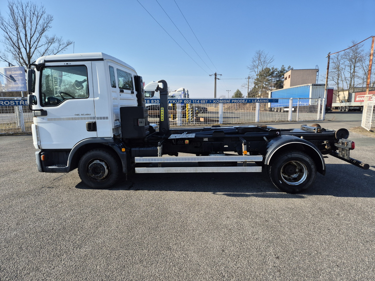 Hook lift truck for transportation of containers MAN TGL 12.180: picture 7 Hook lift truck for transportation of containers MAN TGL 12.180: picture 7