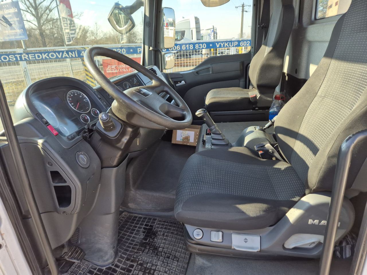 Hook lift truck for transportation of containers MAN TGL 12.180: picture 14 Hook lift truck for transportation of containers MAN TGL 12.180: picture 14