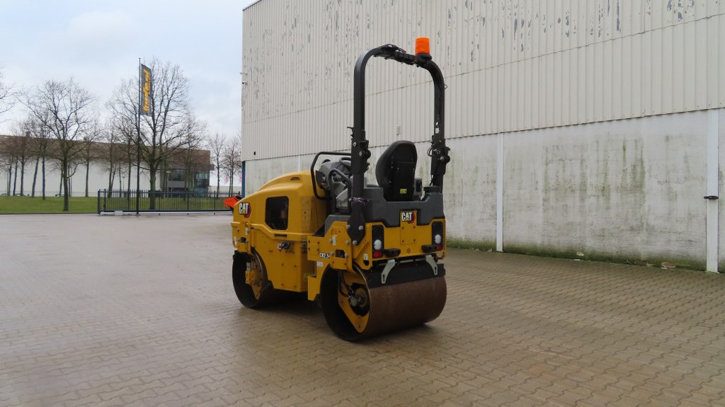 Caterpillar CB 2.5 GC - Road roller: picture 4 Caterpillar CB 2.5 GC - Road roller: picture 4