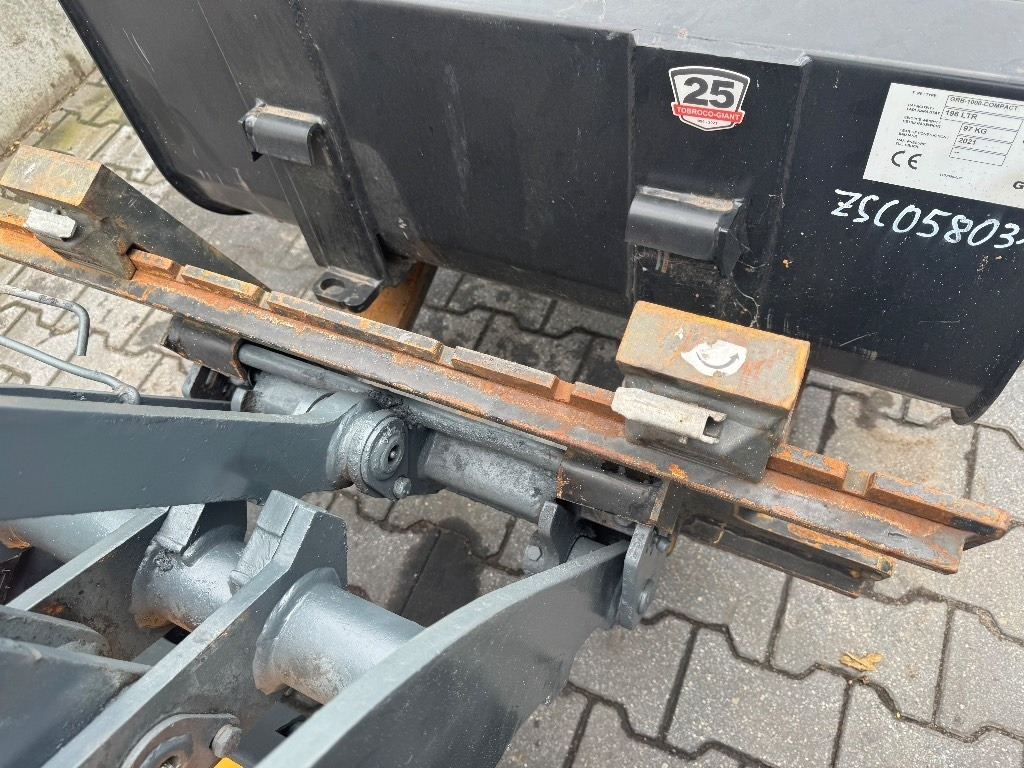 Compact loader GiANT B204SW: picture 8