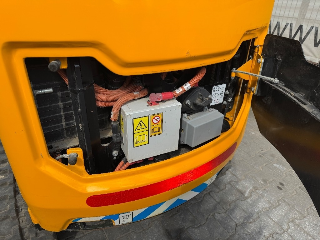 Mini excavator JCB 19 C-1E: picture 11
