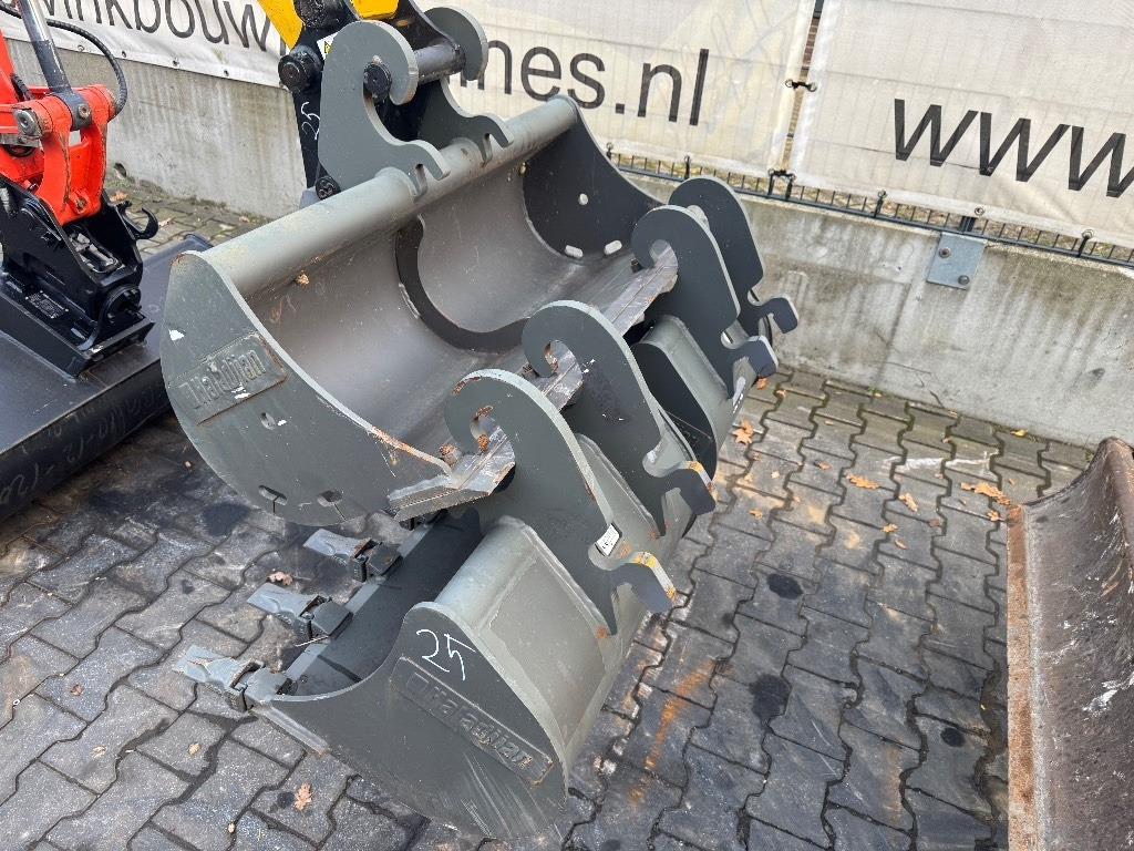 Komatsu PC 26 MR-3 - Mini excavator: picture 2 Komatsu PC 26 MR-3 - Mini excavator: picture 2