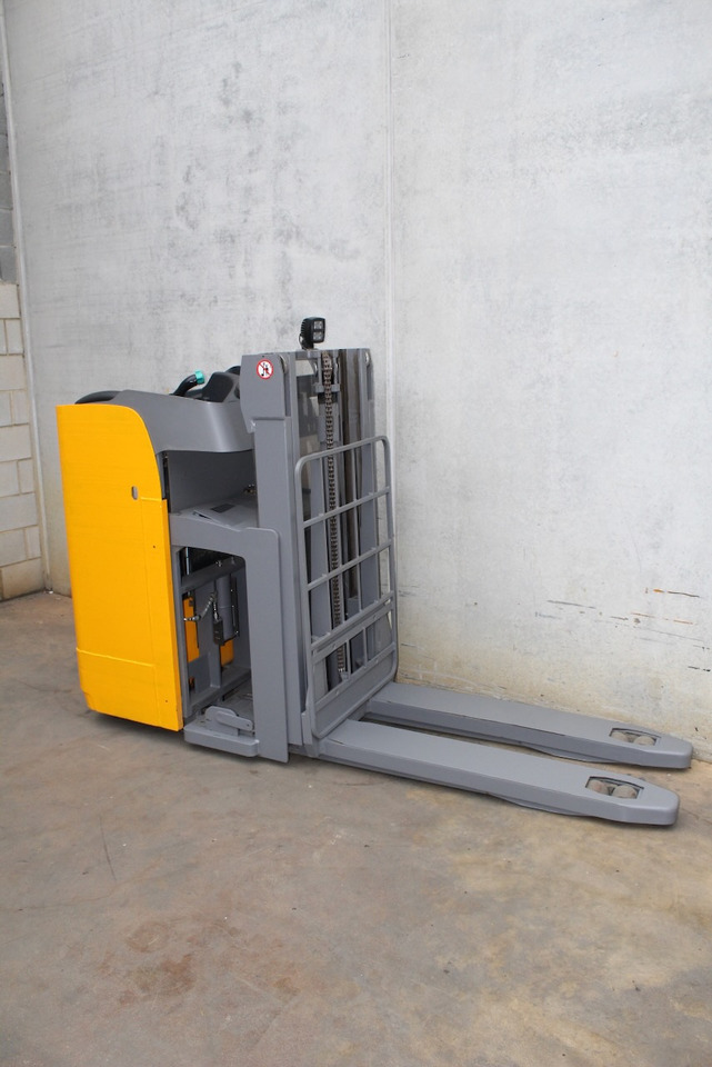 Jungheinrich ESD 120 201 ZT - Stacker: picture 4 Jungheinrich ESD 120 201 ZT - Stacker: picture 4