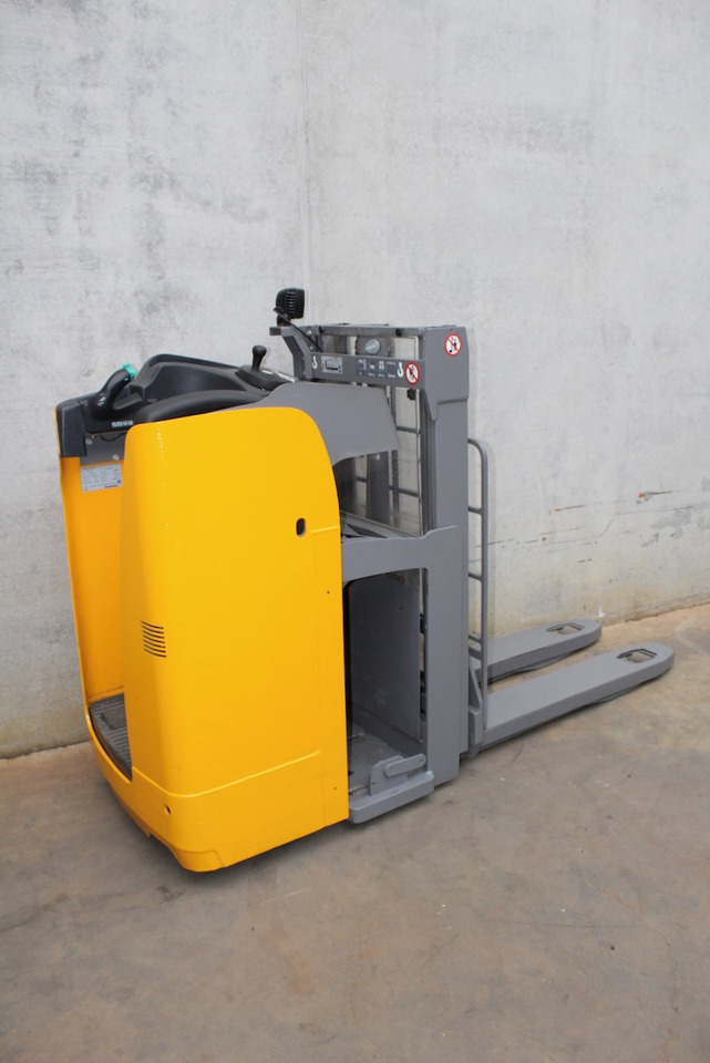 Jungheinrich ESD 120 201 ZT - Stacker: picture 3 Jungheinrich ESD 120 201 ZT - Stacker: picture 3