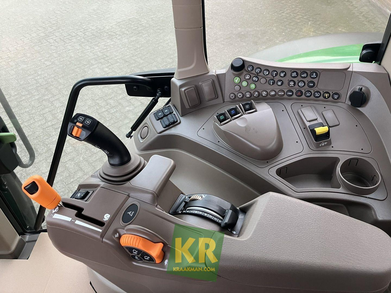 New Farm tractor 6090M John Deere: picture 13