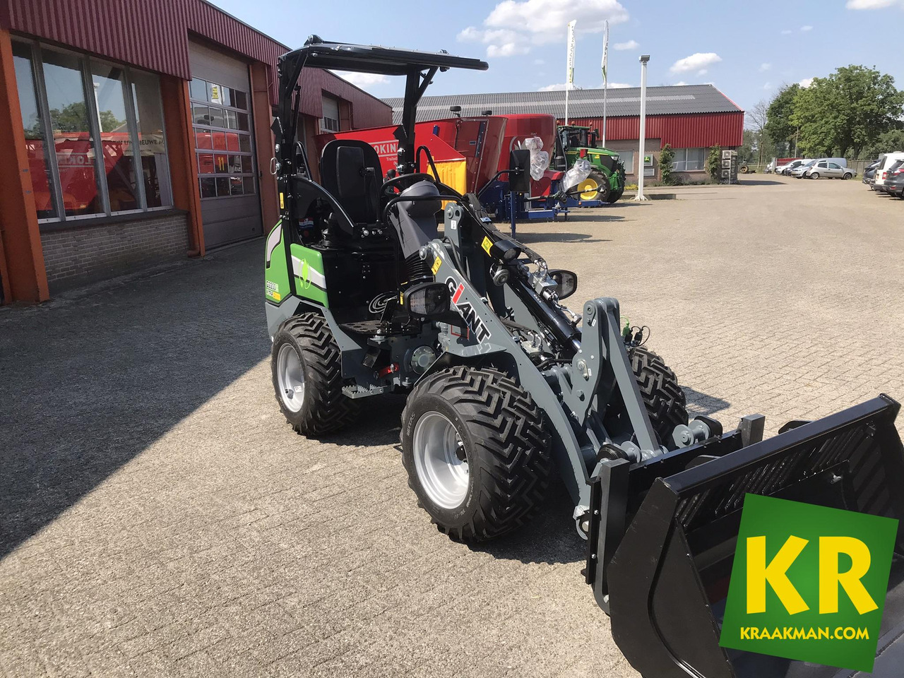 G2200E Giant - Compact loader: picture 2 G2200E Giant - Compact loader: picture 2