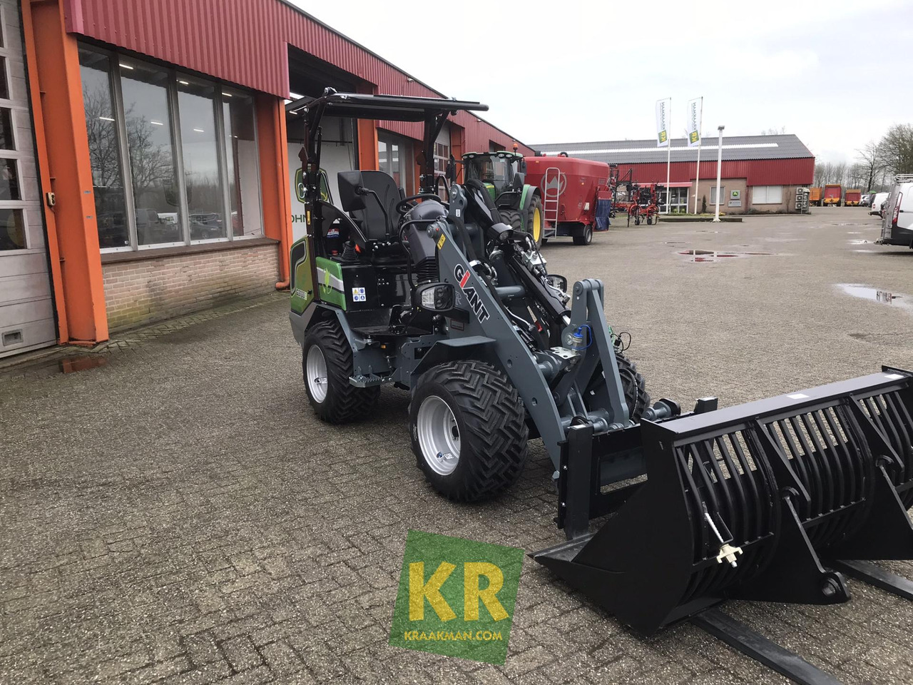 G2700E Giant - Compact loader: picture 5 G2700E Giant - Compact loader: picture 5