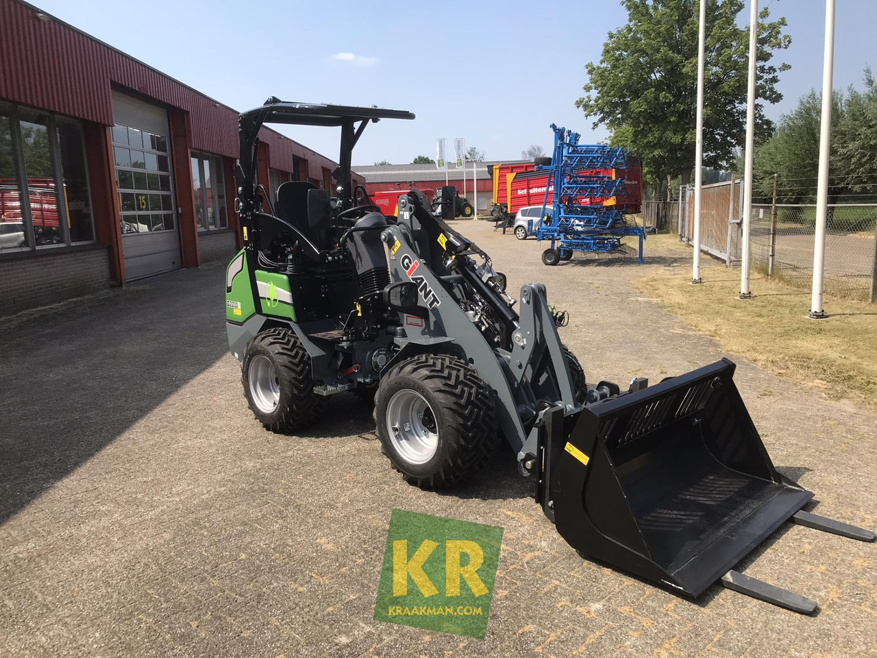 Giant G2200E - Compact loader: picture 2 Giant G2200E - Compact loader: picture 2