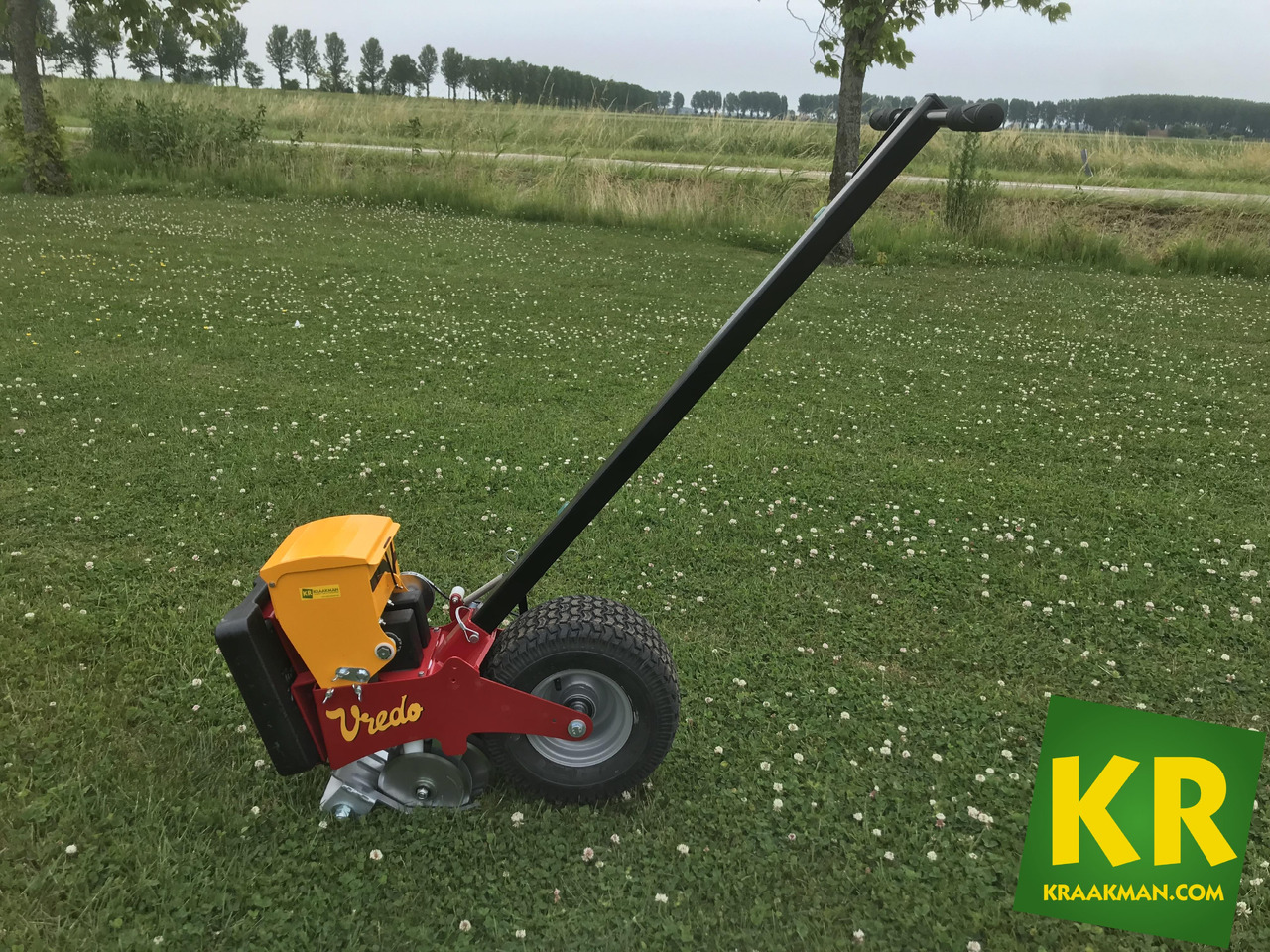 Vredo Turf Buddy - Seed drill: picture 1 Vredo Turf Buddy - Seed drill: picture 1