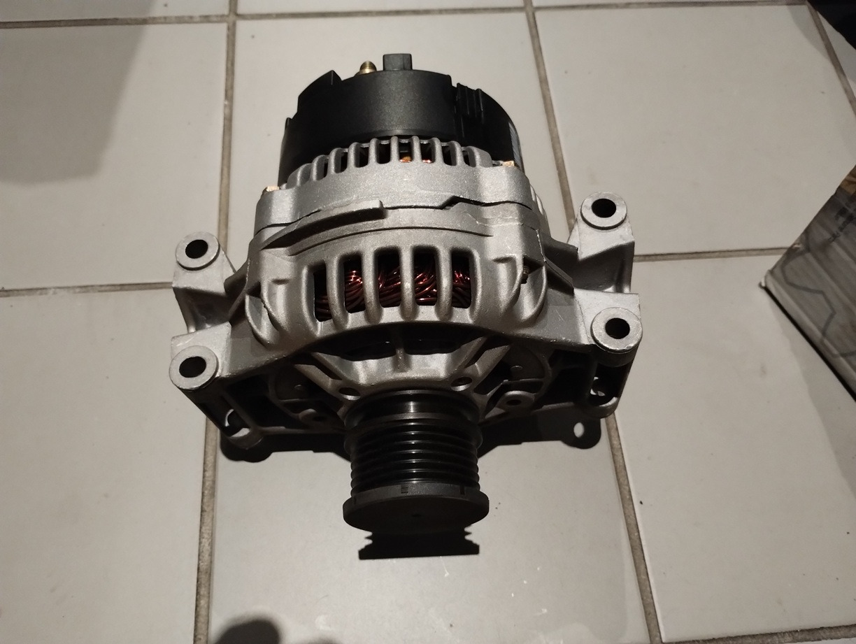 Alternator Mercedes 0111540602 0123320065 90A BOSCH SPRINTER 901 902 903 904 C KLASA - Alternator for Bus: picture 1 Alternator Mercedes 0111540602 0123320065 90A BOSCH SPRINTER 901 902 903 904 C KLASA - Alternator for Bus: picture 1