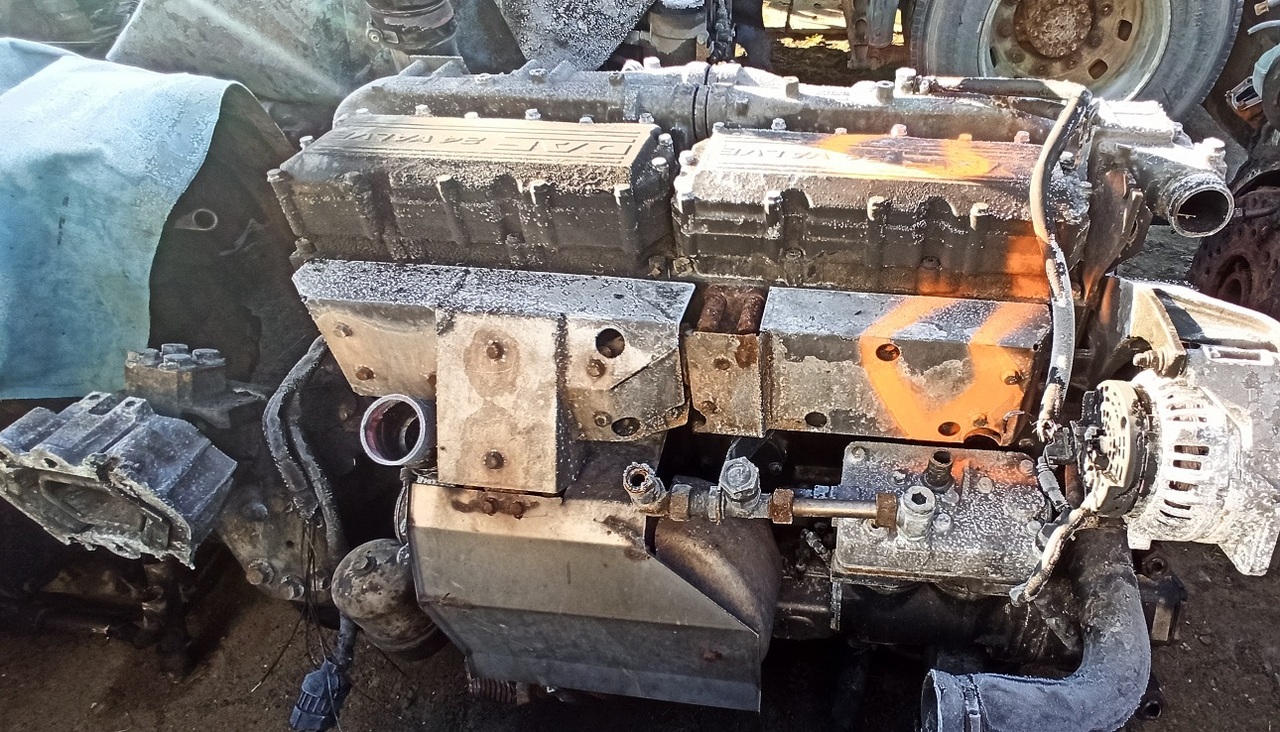 DAF 2 x CF 75 310 PE228 C - Engine and parts for Truck: picture 2 DAF 2 x CF 75 310 PE228 C - Engine and parts for Truck: picture 2