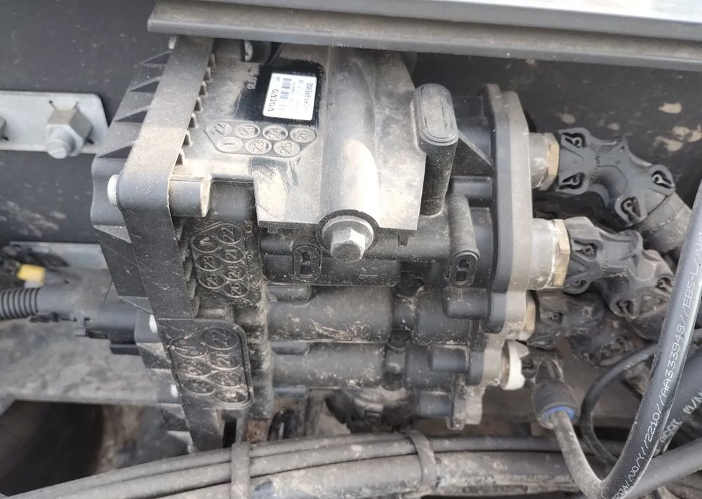 Zawór ECAS VOLVO FH500 FH550 6x4 21133934 2023 - Electrical system for Truck: picture 1 Zawór ECAS VOLVO FH500 FH550 6x4 21133934 2023 - Electrical system for Truck: picture 1