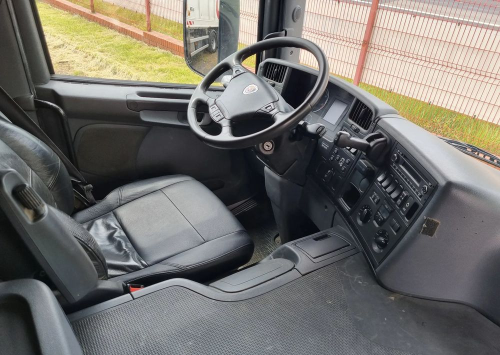 Scania P360 - Garbage truck: picture 5 Scania P360 - Garbage truck: picture 5