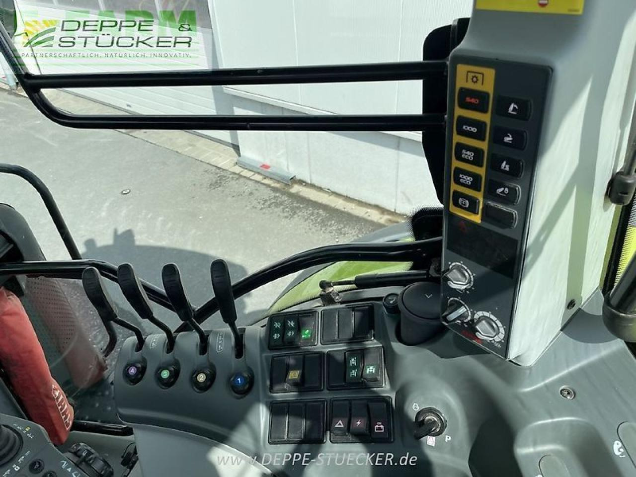 Farm tractor CLAAS arion 650 hexashift: picture 12