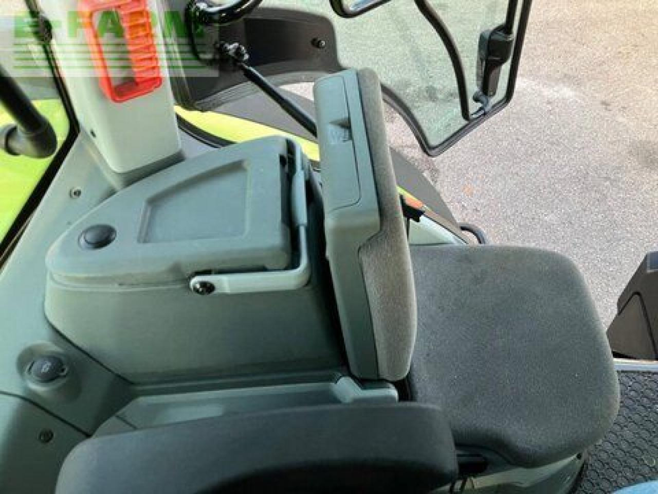 Farm tractor CLAAS axion 870 cmatic cebis CMATIC CEBIS: picture 29 Farm tractor CLAAS axion 870 cmatic cebis CMATIC CEBIS: picture 29