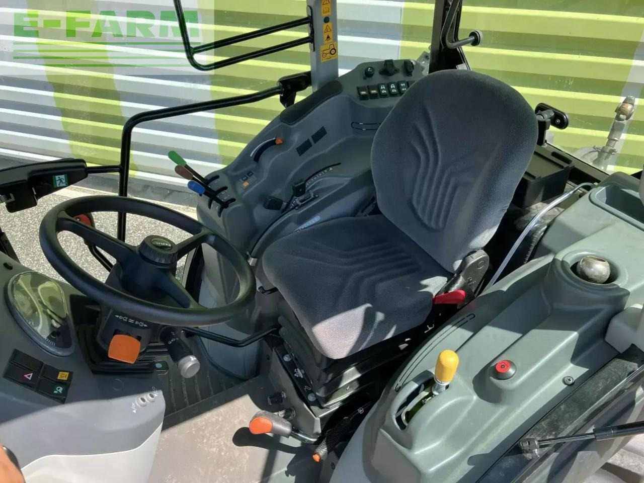 CLAAS nexos 220 vl VL - Farm tractor: picture 2 CLAAS nexos 220 vl VL - Farm tractor: picture 2