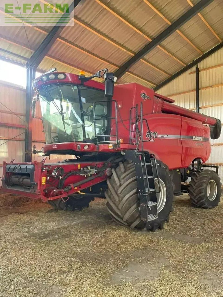 Case-IH 8010 - Combine harvester: picture 1 Case-IH 8010 - Combine harvester: picture 1