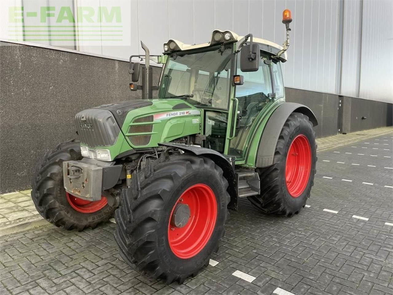 Fendt 210 - Farm tractor: picture 1 Fendt 210 - Farm tractor: picture 1