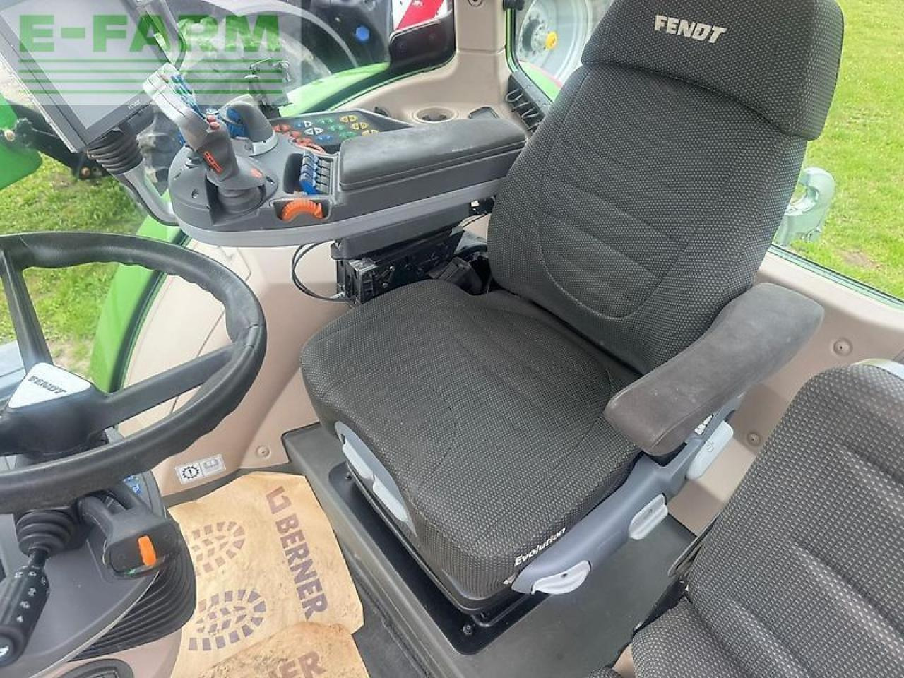 Fendt 724 - Farm tractor: picture 2 Fendt 724 - Farm tractor: picture 2