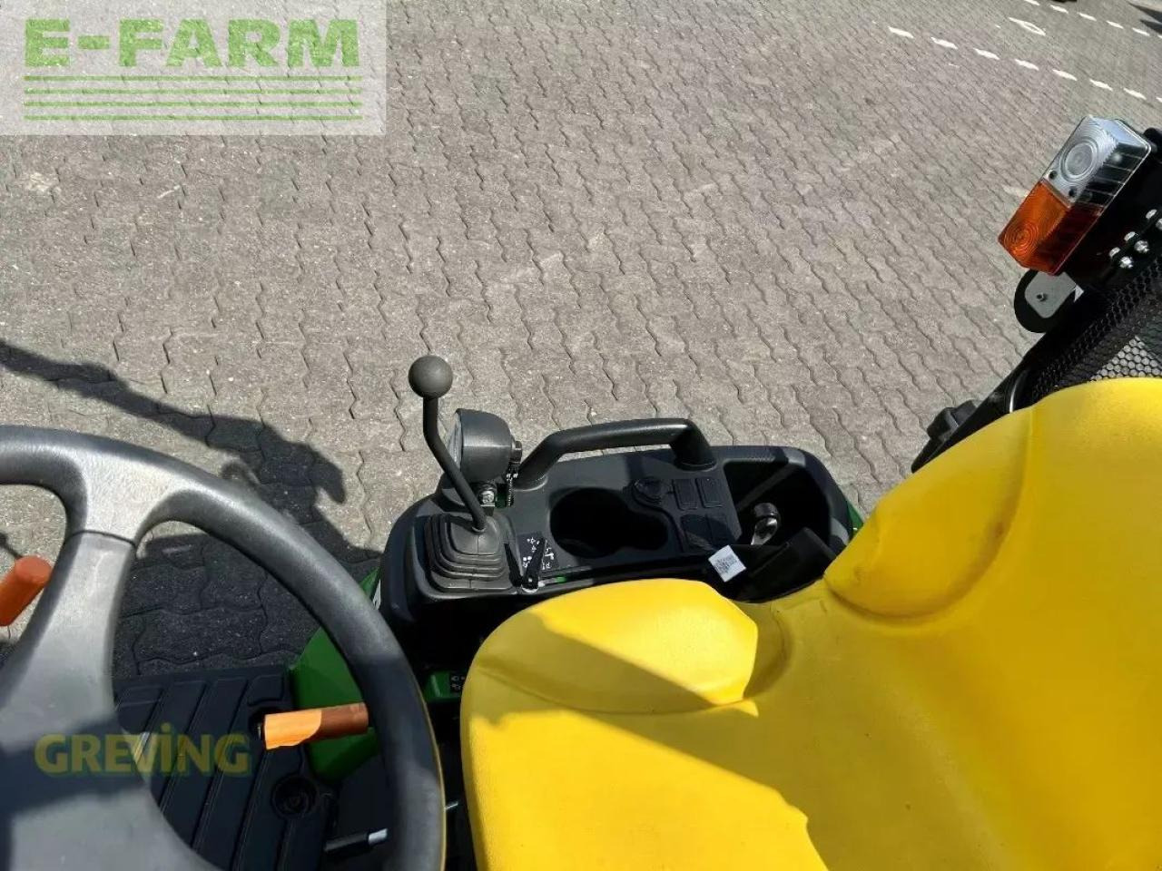 John Deere 1026r rops ind - Farm tractor: picture 5 John Deere 1026r rops ind - Farm tractor: picture 5