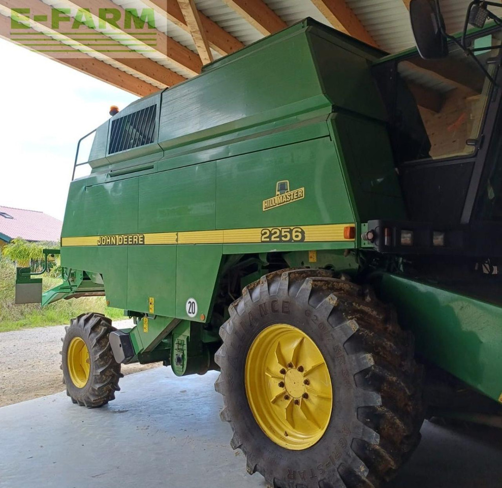Combine harvester John Deere 2256 HillMaster: picture 32