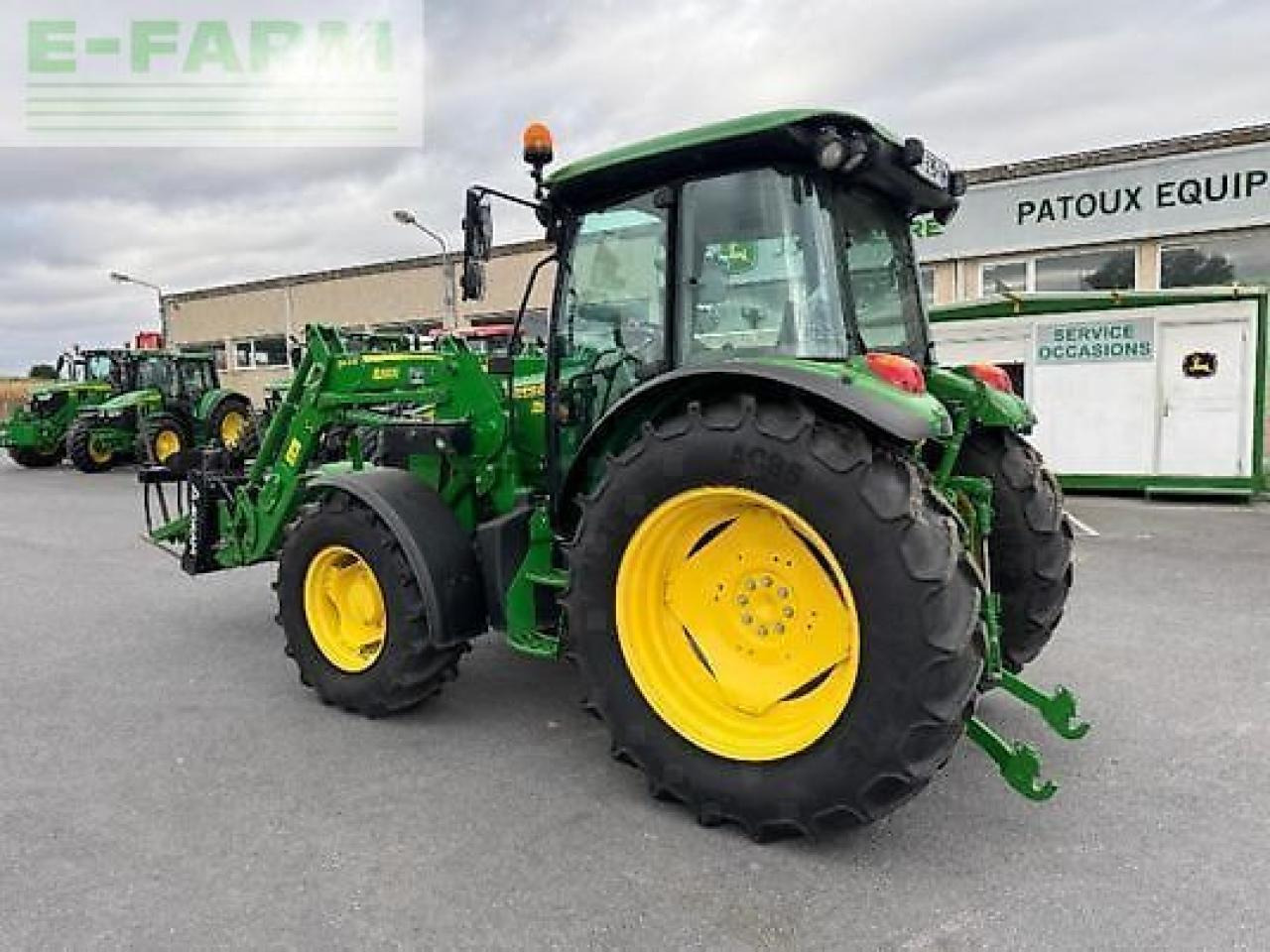 Farm tractor John Deere 5090m: picture 6