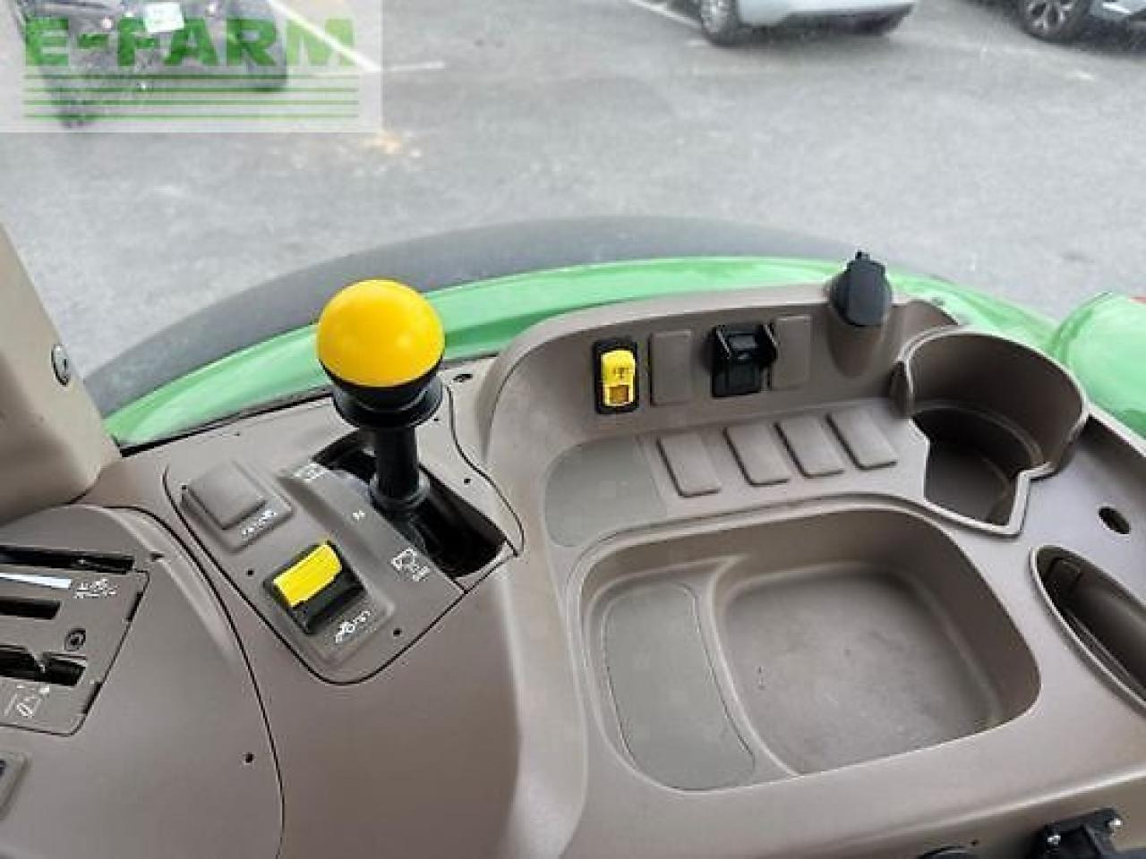 Farm tractor John Deere 5090m: picture 9