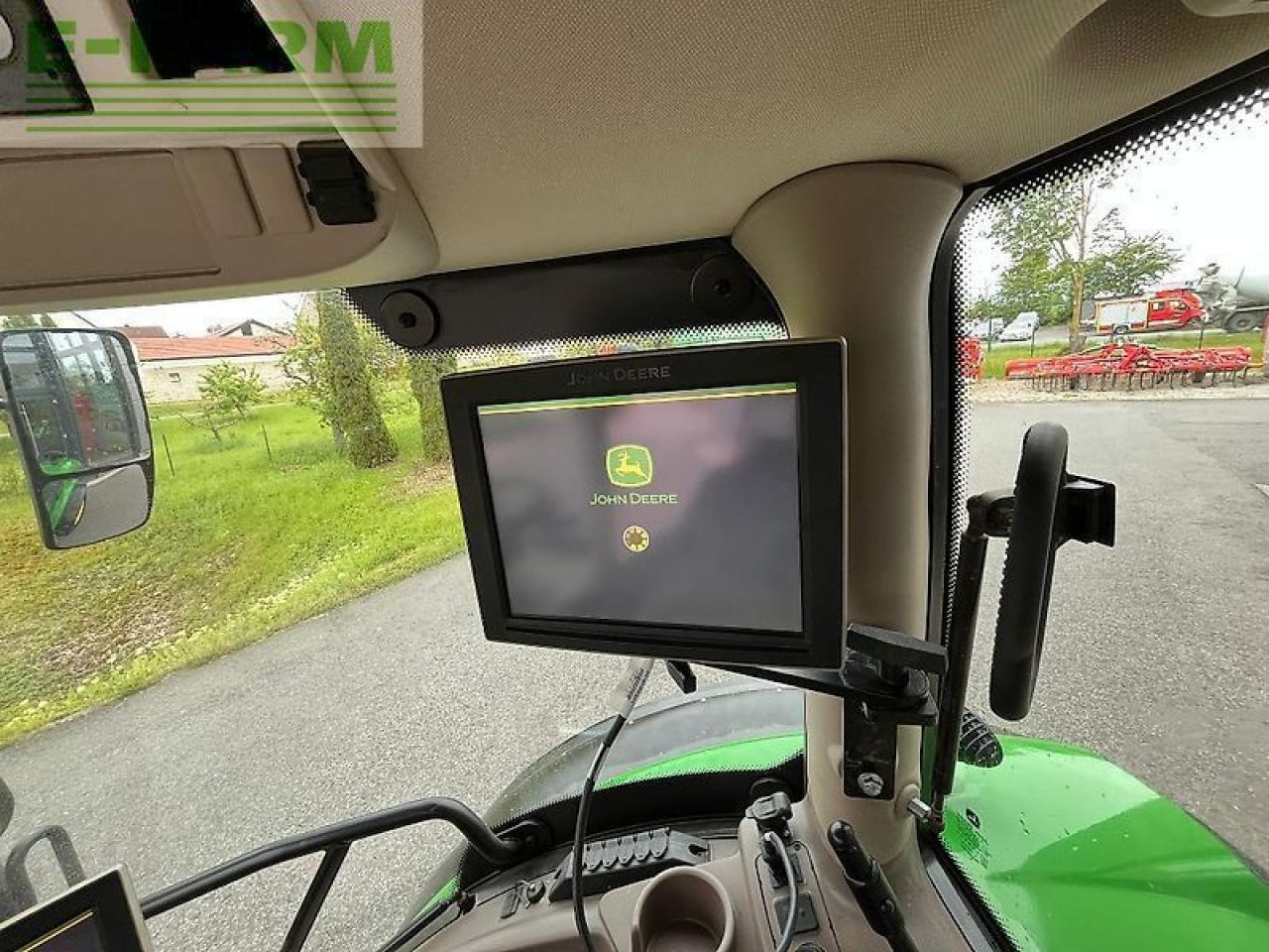 Farm tractor John Deere 6130r: picture 9