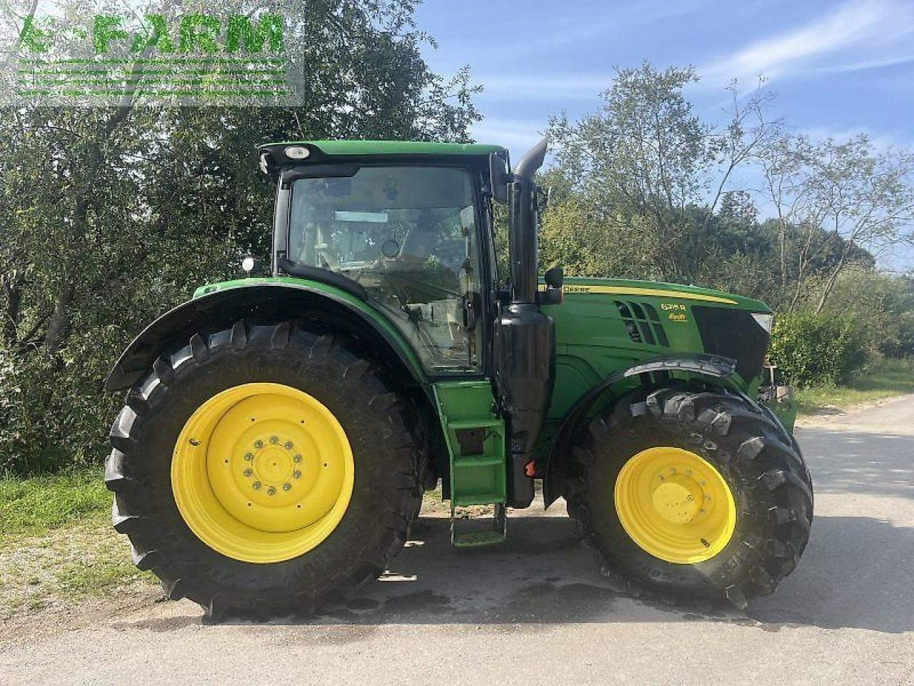 John Deere 6215r 6215 r - Farm tractor: picture 1 John Deere 6215r 6215 r - Farm tractor: picture 1