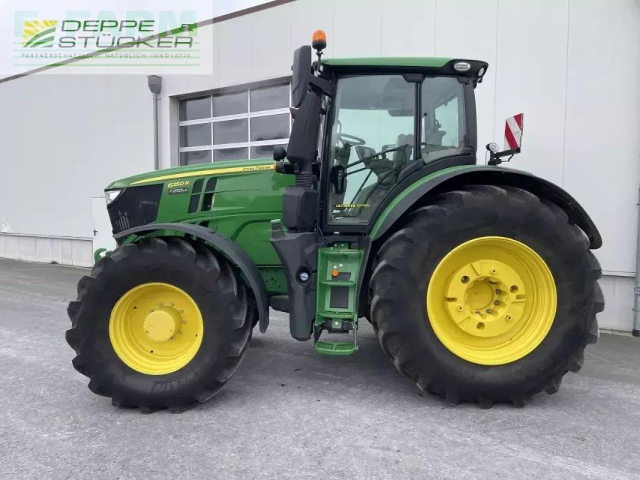 Farm tractor John Deere 6250r: picture 15