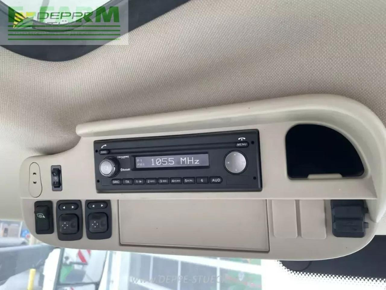 Farm tractor John Deere 6250r: picture 8