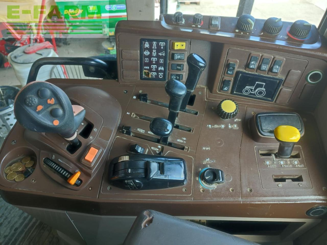 Farm tractor John Deere 6920: picture 7