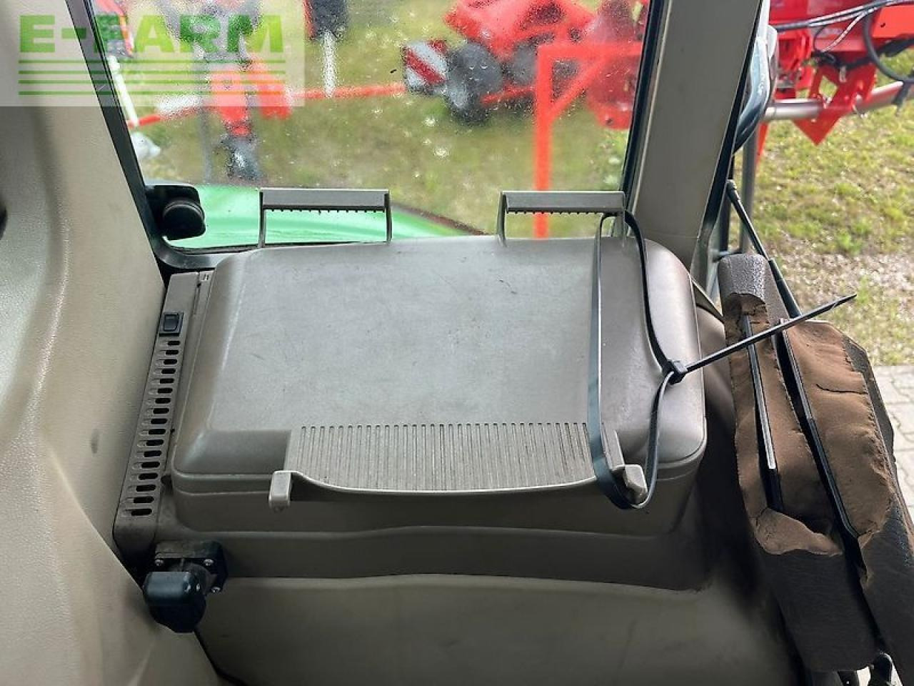 Farm tractor John Deere 6930 premium: picture 16 Farm tractor John Deere 6930 premium: picture 16