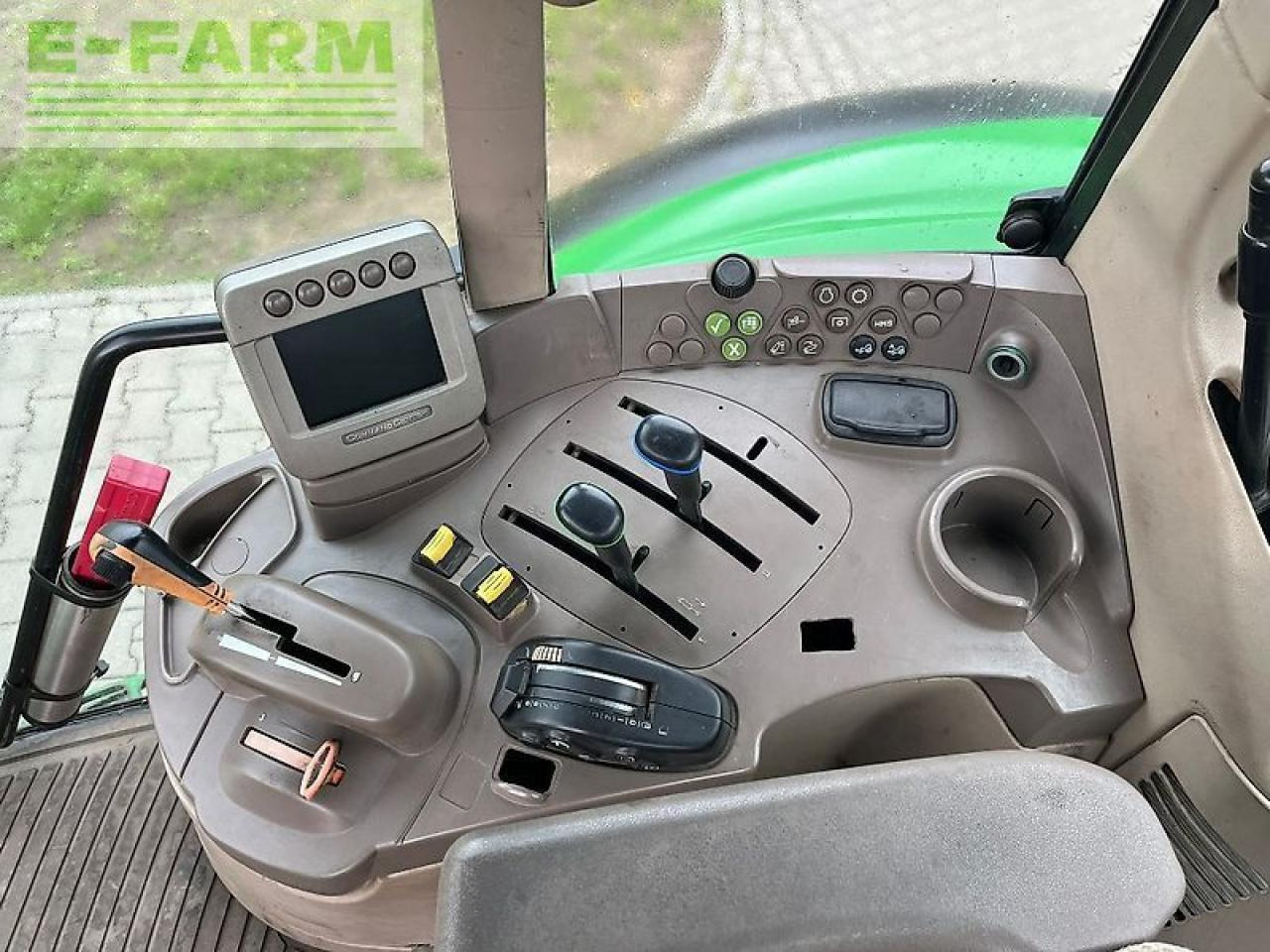 Farm tractor John Deere 6930 premium: picture 11 Farm tractor John Deere 6930 premium: picture 11