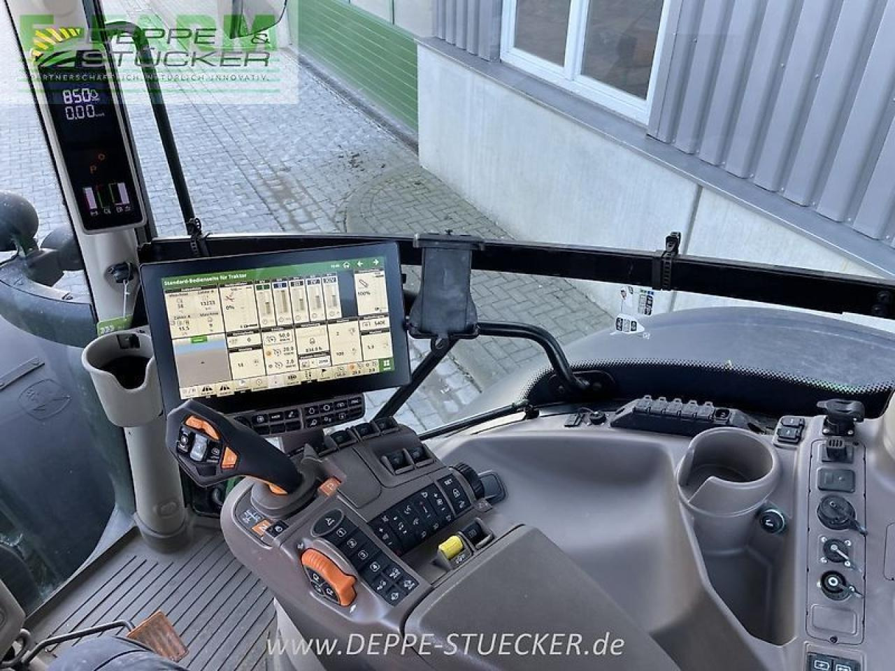 Farm tractor John Deere 6r 175: picture 9