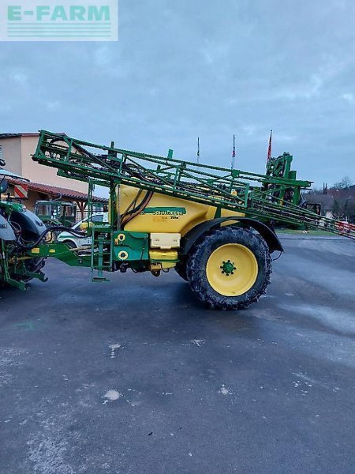 John Deere 740i - Trailed sprayer: picture 1 John Deere 740i - Trailed sprayer: picture 1