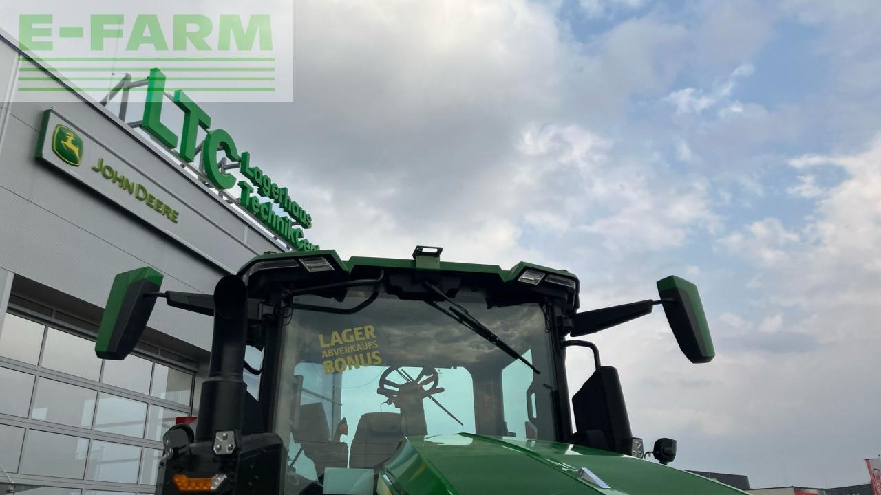 Farm tractor John Deere 7R 330: picture 11