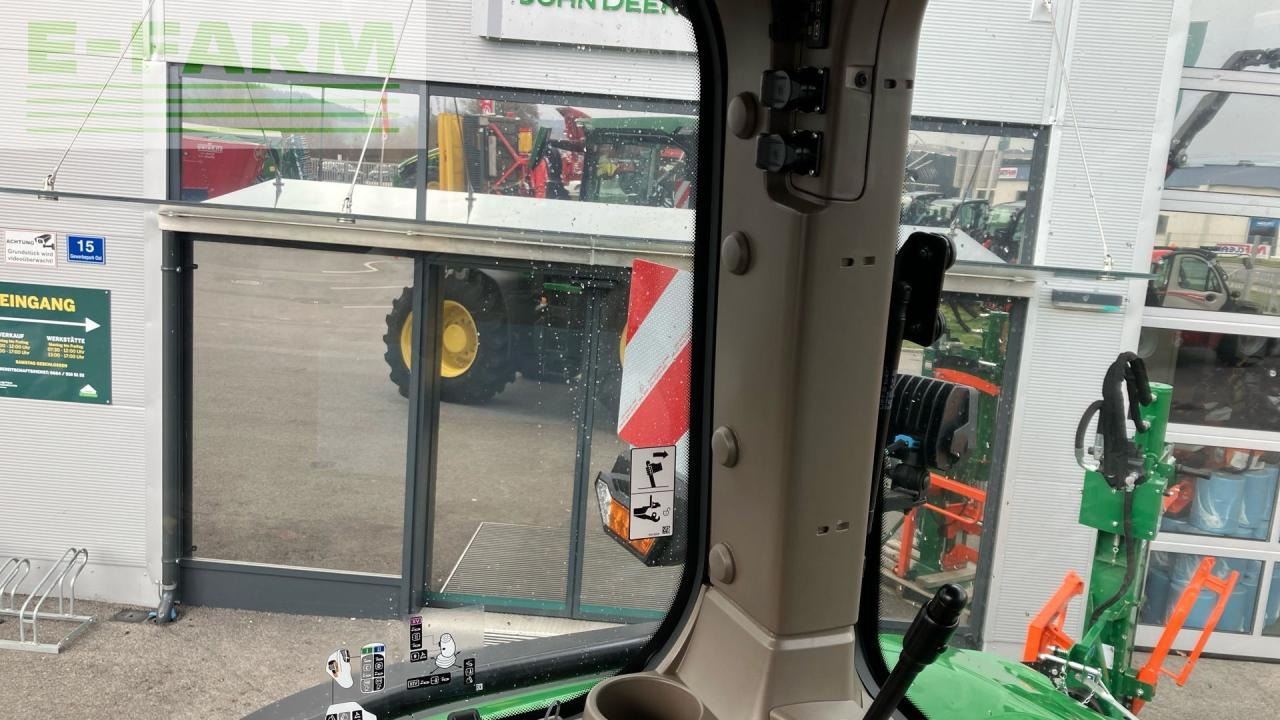 Farm tractor John Deere 7R 330: picture 22