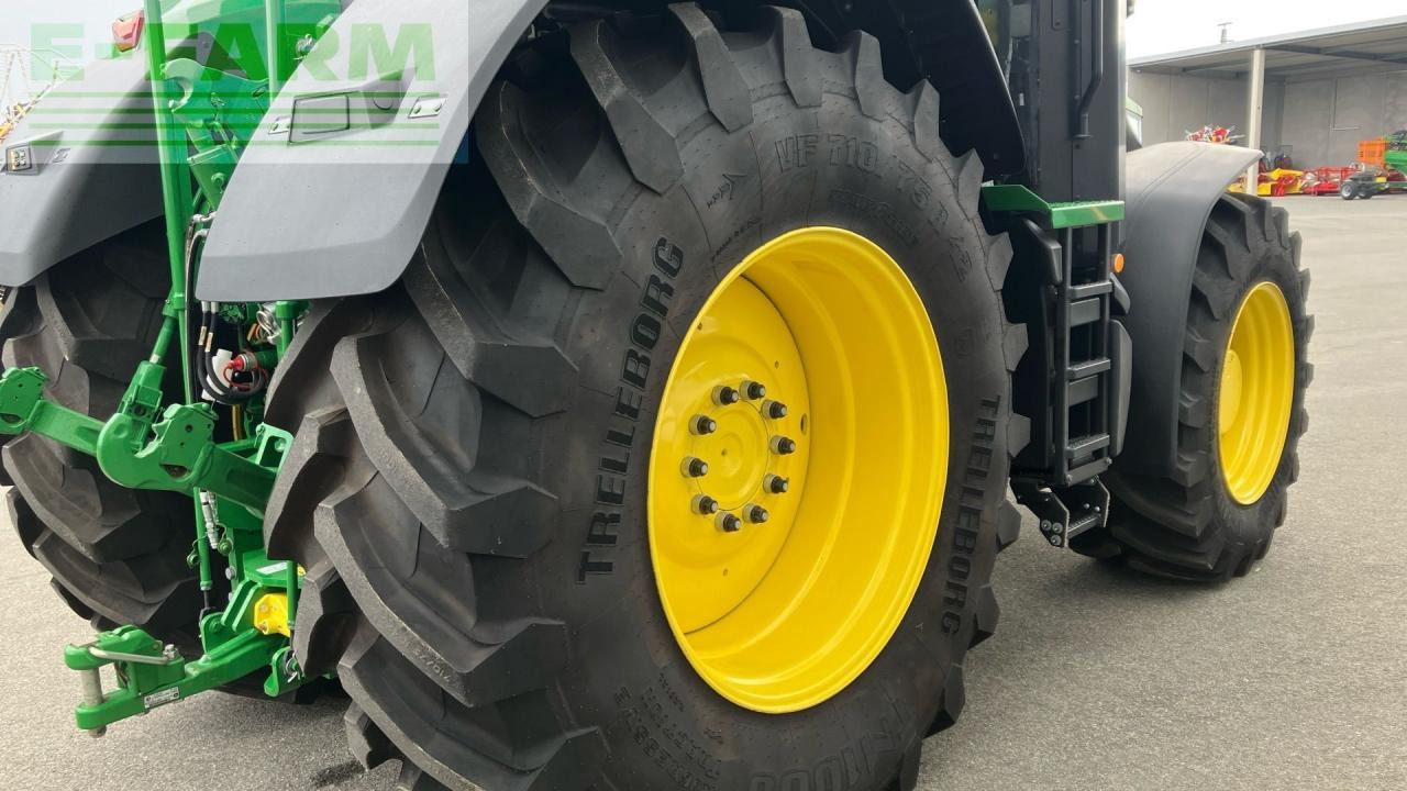 Farm tractor John Deere 7R 330: picture 14