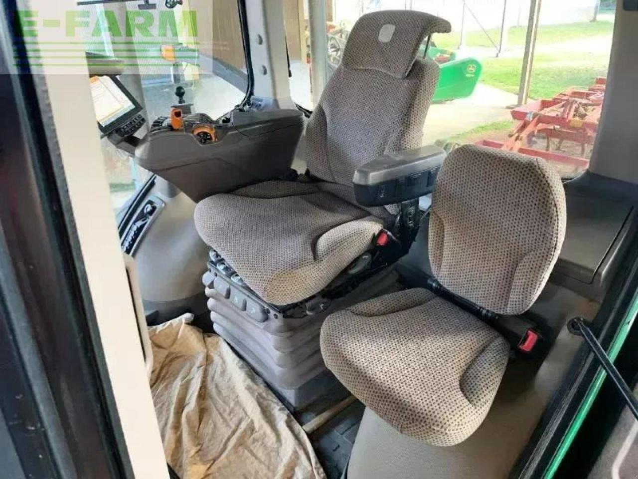 Tracked tractor John Deere 8370rt: picture 8