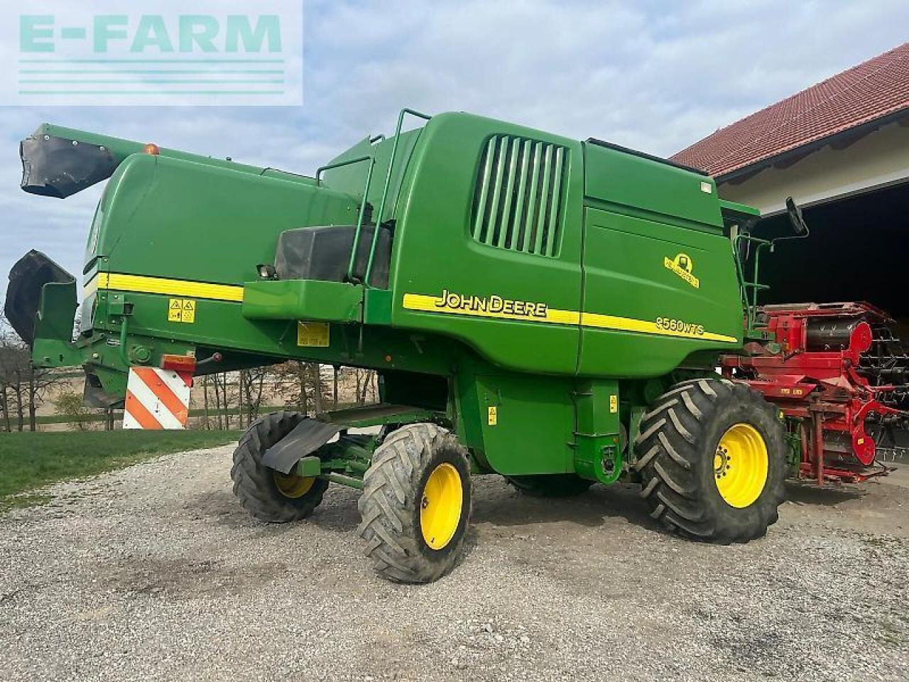 John Deere 9560 - Combine harvester: picture 2 John Deere 9560 - Combine harvester: picture 2