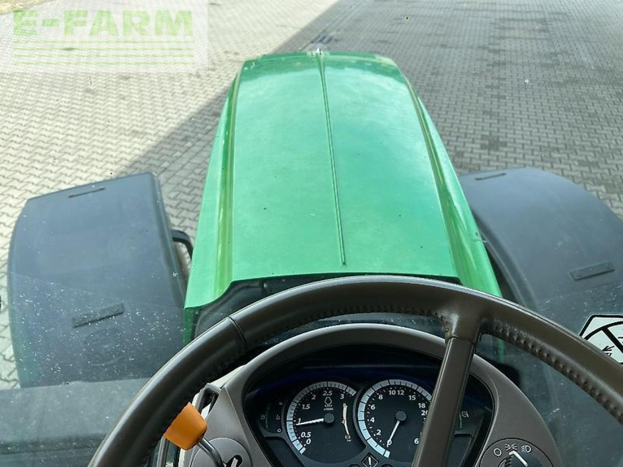 Farm tractor John Deere traktor 6215r: picture 16