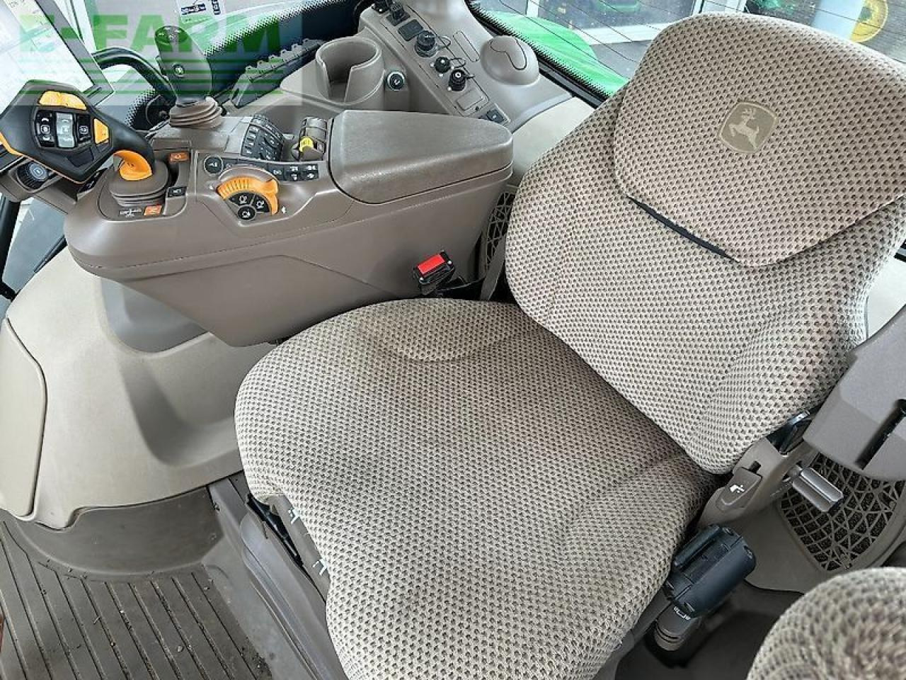 Farm tractor John Deere traktor 6215r: picture 14