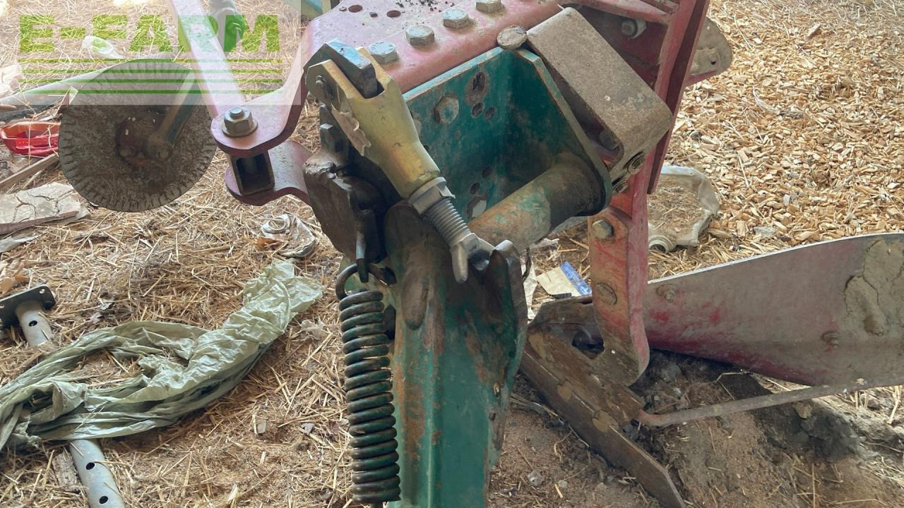Kverneland LB 100 - Plow: picture 2 Kverneland LB 100 - Plow: picture 2