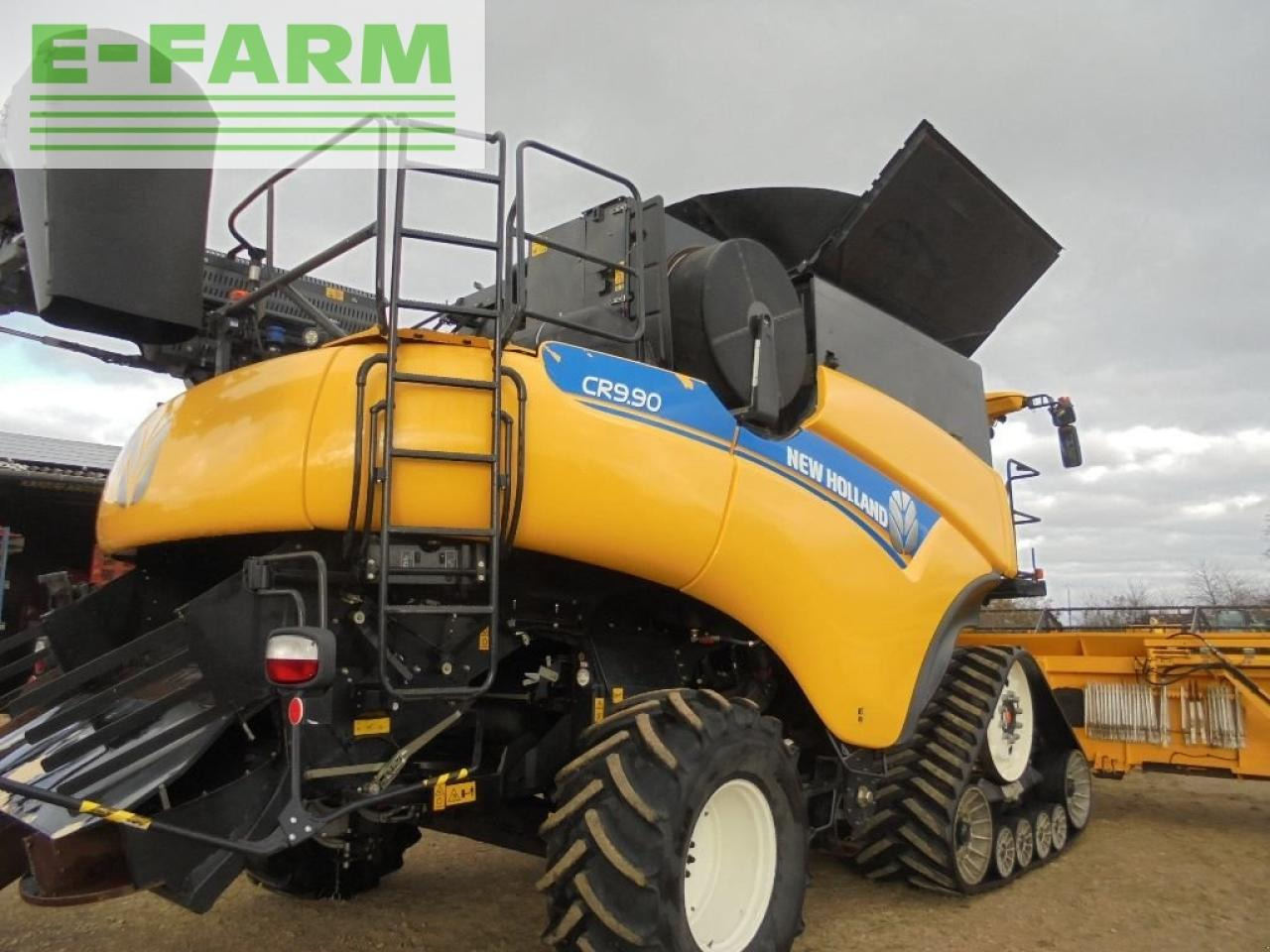 New Holland cr9.90 - Combine harvester: picture 5 New Holland cr9.90 - Combine harvester: picture 5