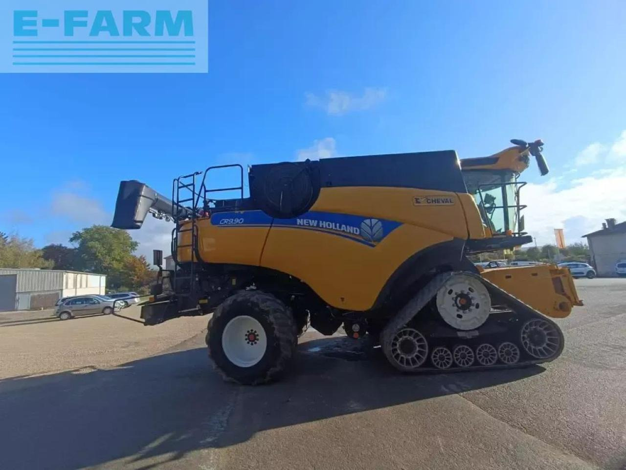 Combine harvester New Holland cr9.90 smart trax: picture 7